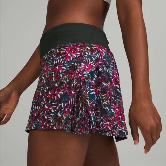 Lululemon Play Off the Pleats Skirt Floral Electric Multi Rare Retired Sz10 - Picture 5 of 10
